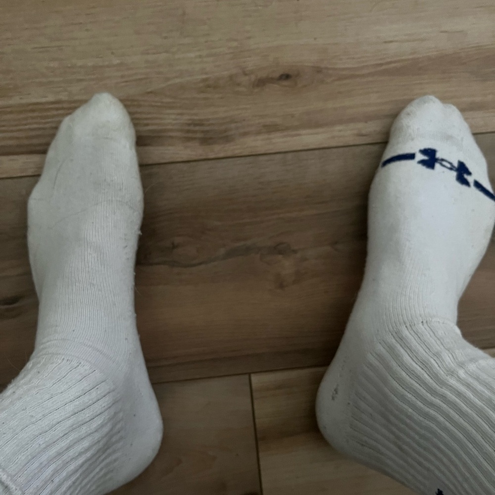 2 pairs of socks under armor men’s large